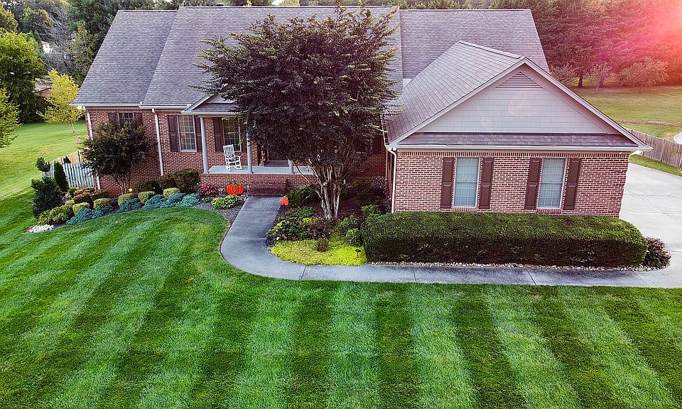 2nd image of 1213 Harvey Rd