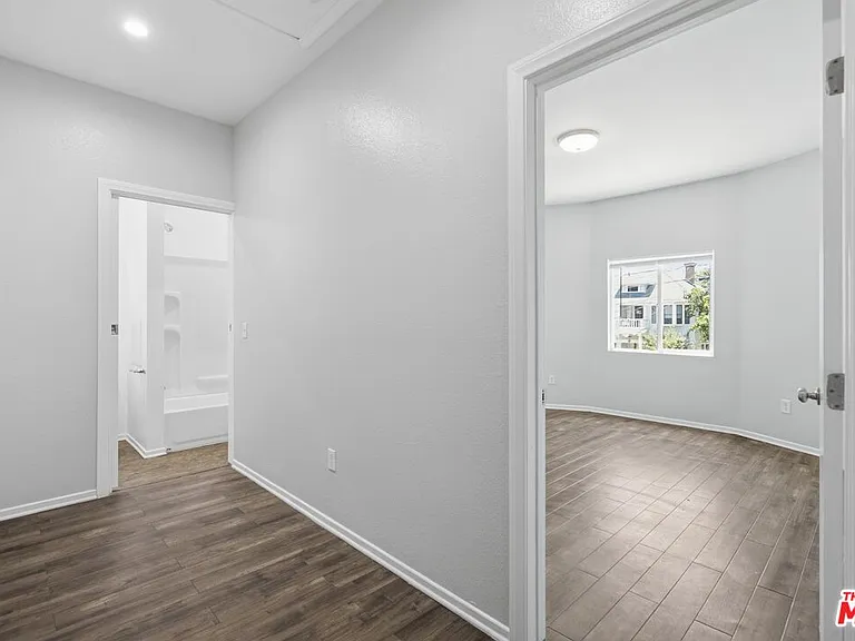 171 E 35th St #173-1/2 — Photo 5