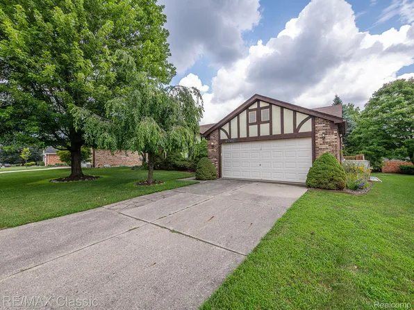 23810 Harvest Dr, Novi, MI 48375