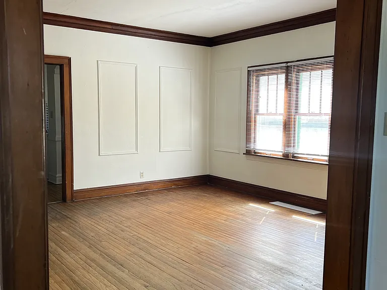43 N Lewis Ave — Photo 4