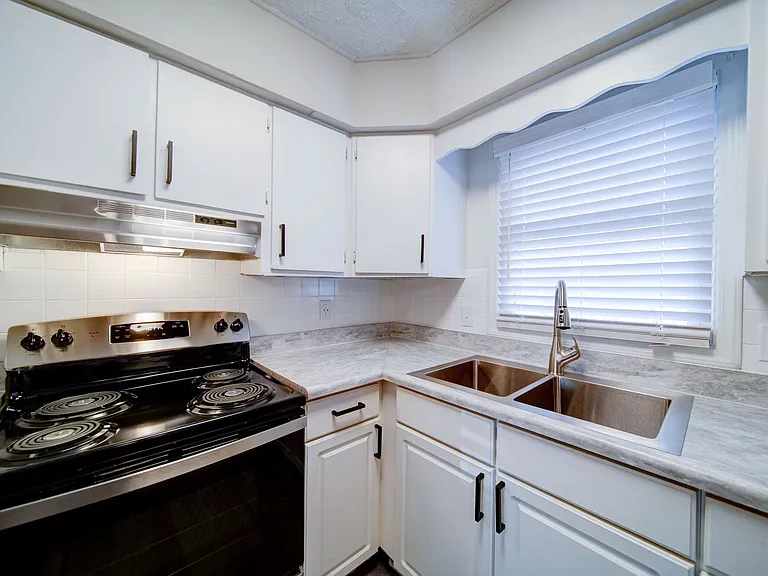 The Manor Townhomes — Photo 27