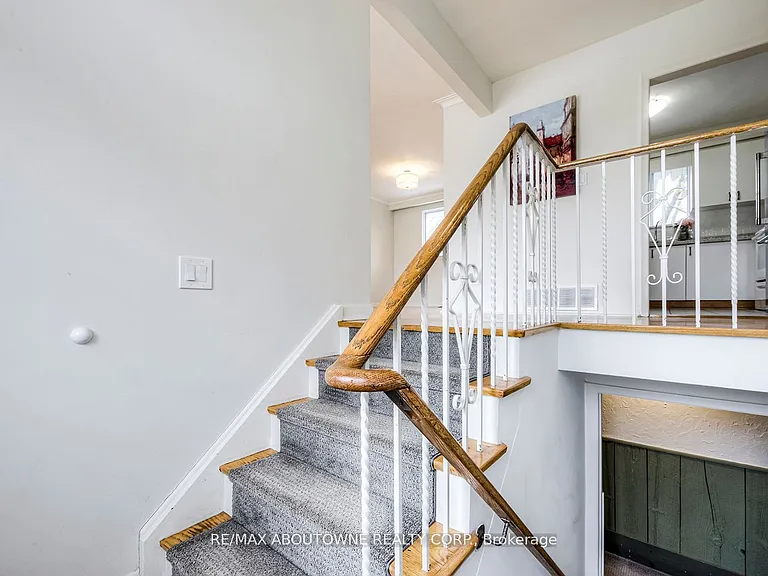 530 Lees Ln — Photo 3