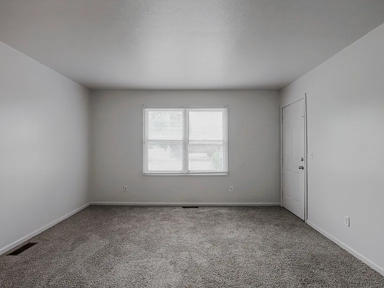 Tippecanoe Drive Apartments — Photo 14