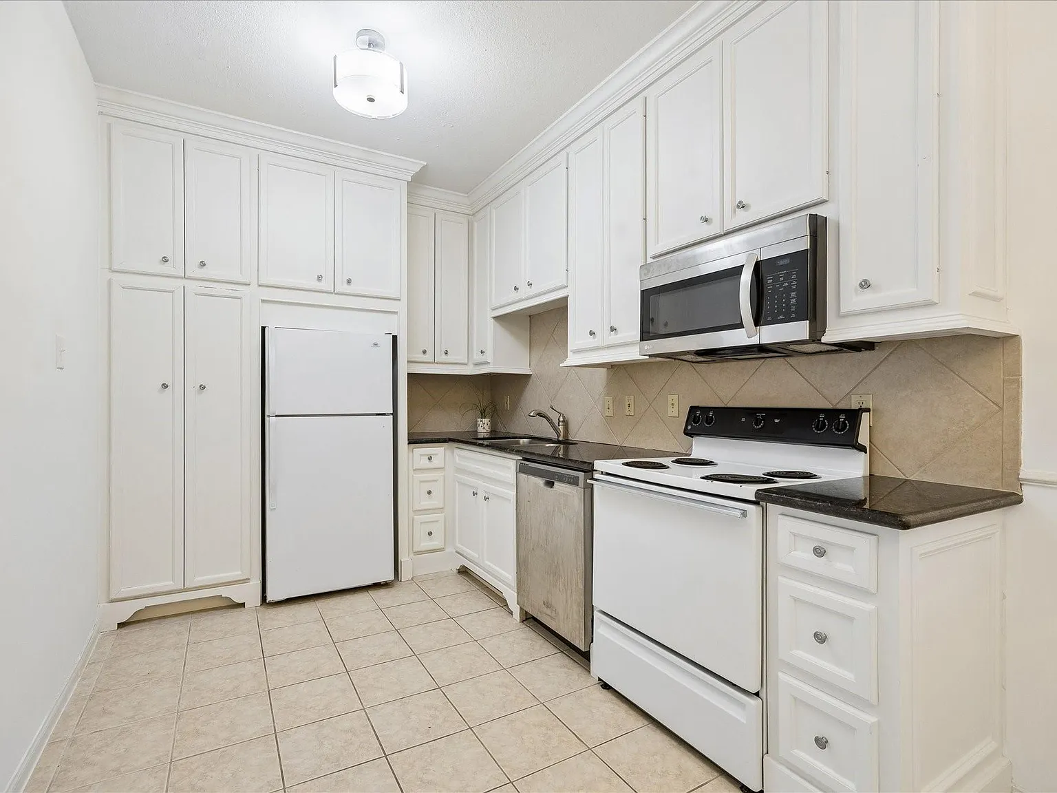 1 bed, 1.0 bath, 848 sqft, $1,450 — Photo 3