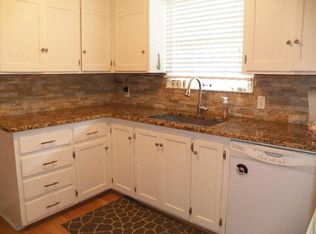 8630 Hiawatha Rd, Kansas City, MO 64114