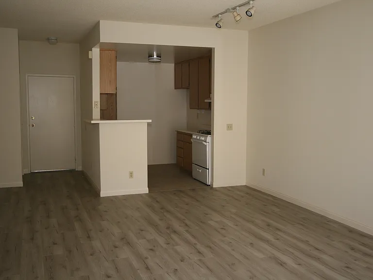3637 Clarington Ave #112 — Photo 5