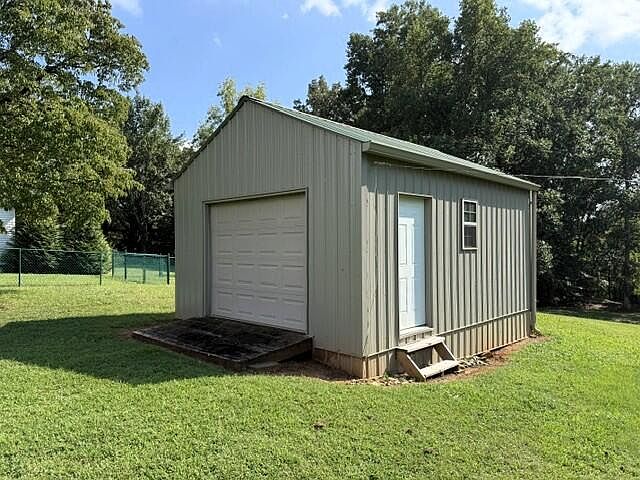 1st image of 301 S Riverside Dr