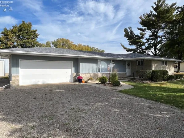 6210 Bauer Rd, Bellevue, OH 44811