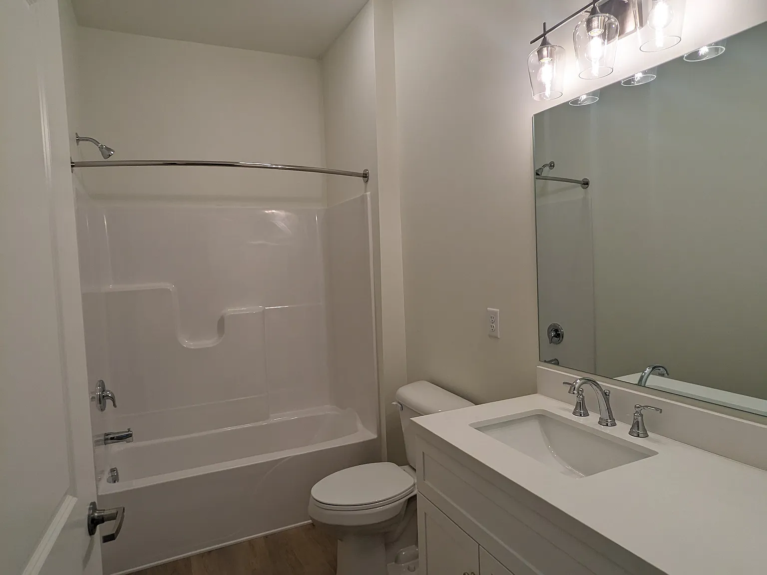 3 bed, 993 sqft, $1,885 — Photo 4