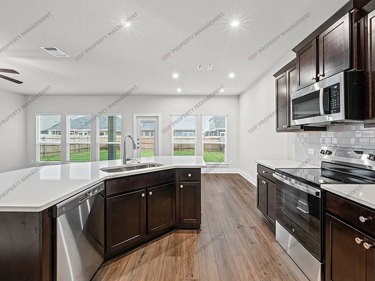 2717 Fox River Dr — Photo 15