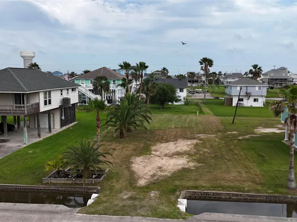 16619 Jolly Roger Rd, Jamaica Beach, TX 77554