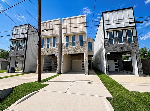 8127 Saint Louis St Photo 1
