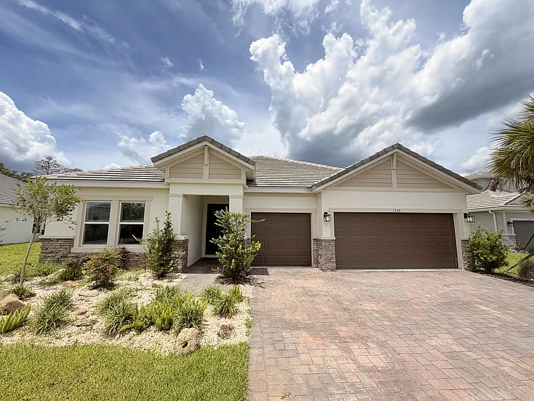 1352 Arklow Cir — Photo 1