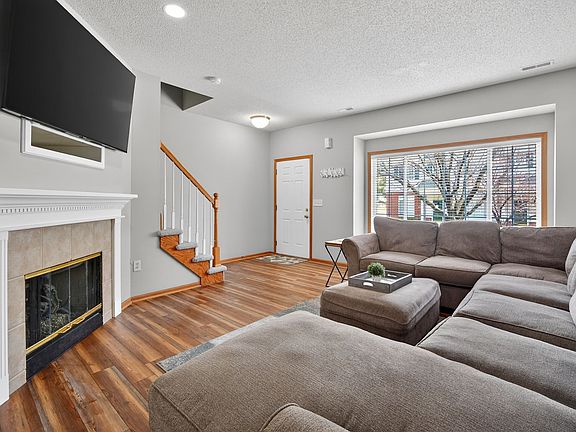 2nd image of 2090 Ridgeview Cir