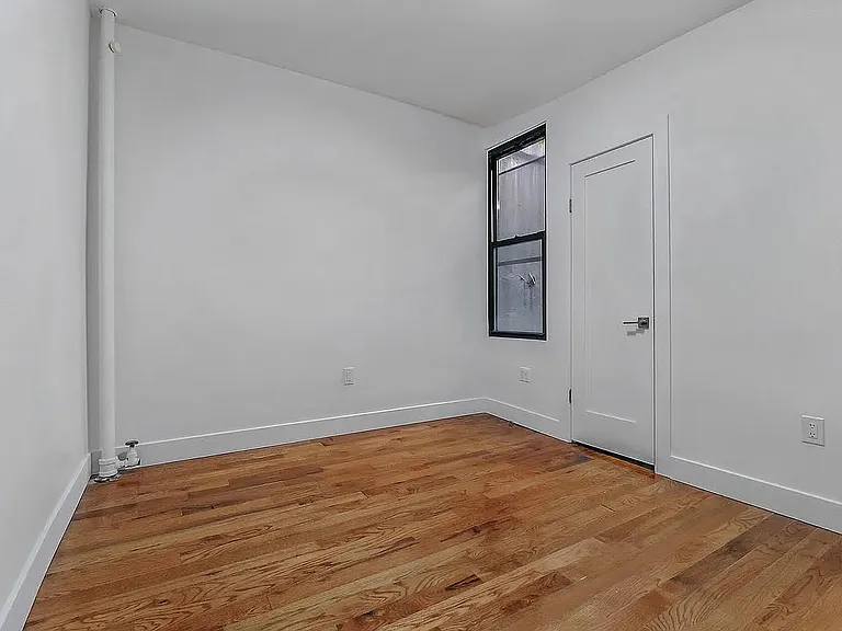 343 E 51st St #3D — Photo 3
