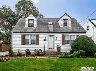 26 Merton Ave, Lynbrook, NY 11563