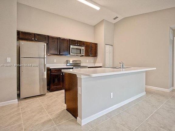 4th image of 718 NE Perch Ln #718