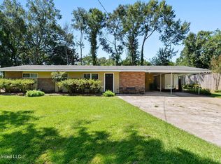 1912 Woodmont St, Pascagoula, MS 39567