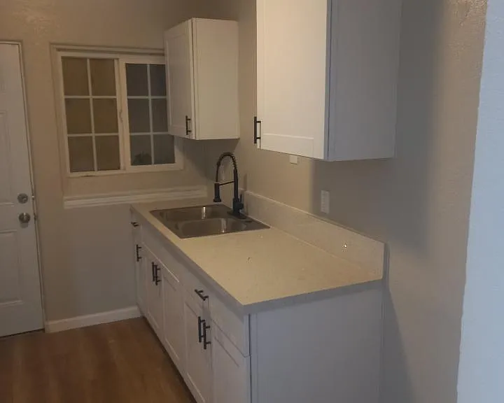 1342 Oak St #2 — Photo 2
