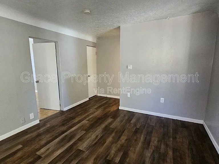 1950 N Oswego St — Photo 6