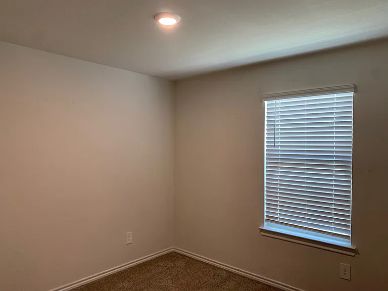 240 Boxwood Dr — Photo 8