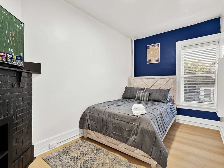 1032 Vaughn St — Photo 12
