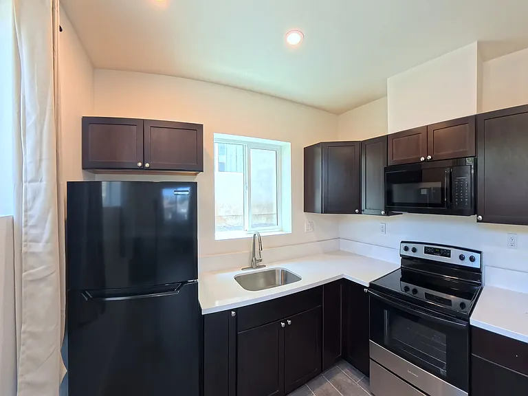 853 Winston Dr — Photo 4