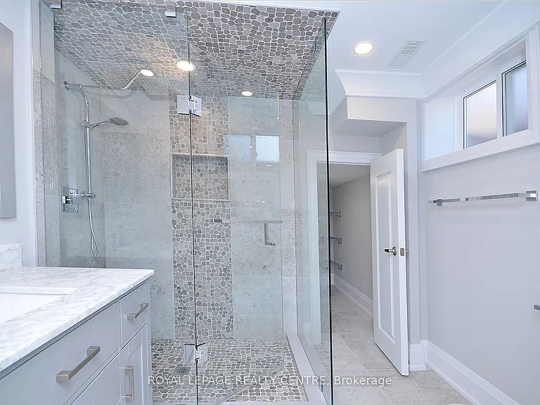 326 Slade Cres #LOWER — Photo 18