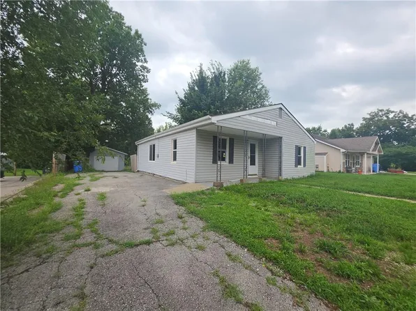 120 E 6th St, Tonganoxie, KS 66086
