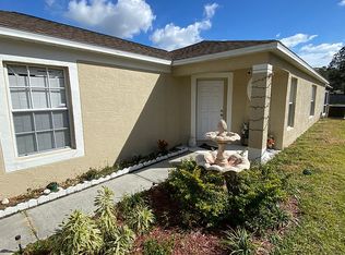 905 Lake Shore Ranch Dr, Seffner, FL 33584