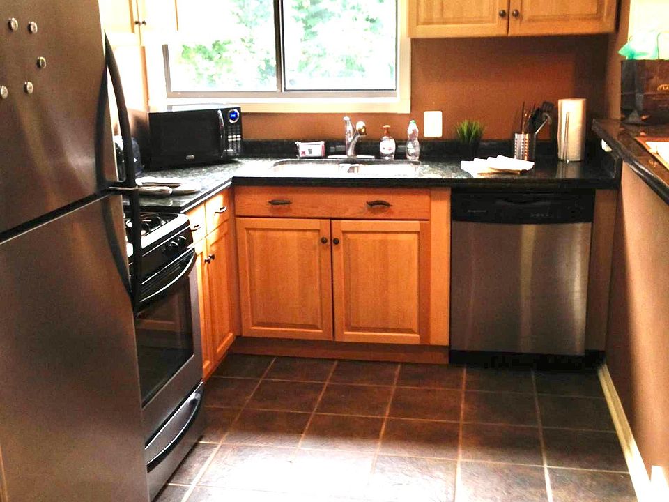 1st image of 25863 Woodward Ave APT 102