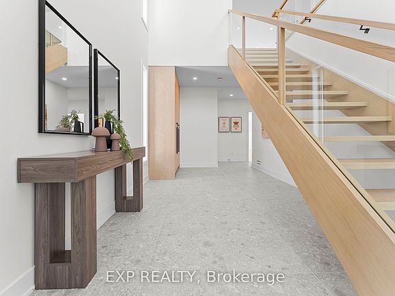 3rd image of 124 Dunbar Rd