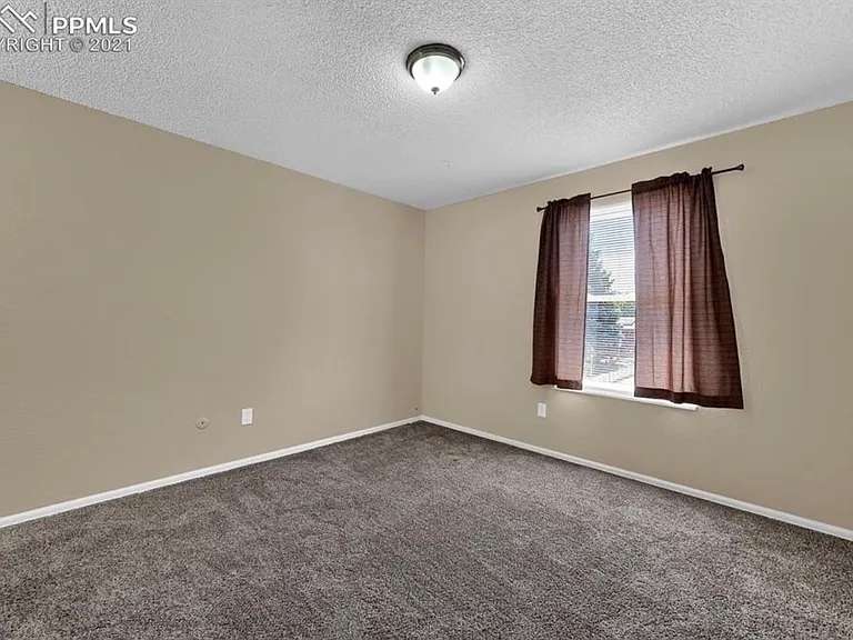 1220 Irving Ln — Photo 11