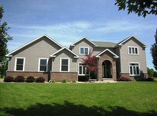 1911 Crestmoor Cove Cc Ct, Normal, IL 61761