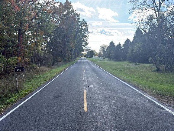 5th image of 3685 Morrice Rd
