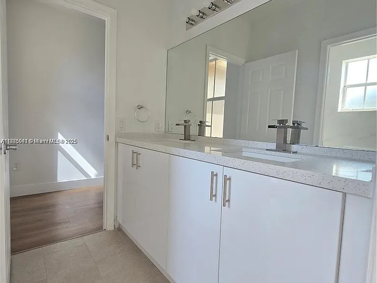 129 Riverwalk Cir — Photo 8