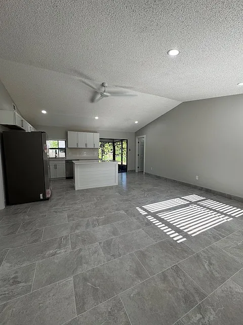 2 bed, 1083 sqft, $1,595 — Photo 2