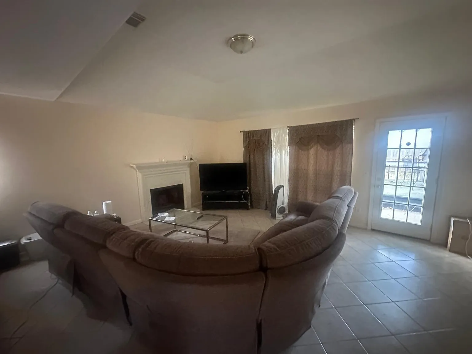 5 bed, 2.5 bath, 2502 sqft, $2,150 — Photo 4
