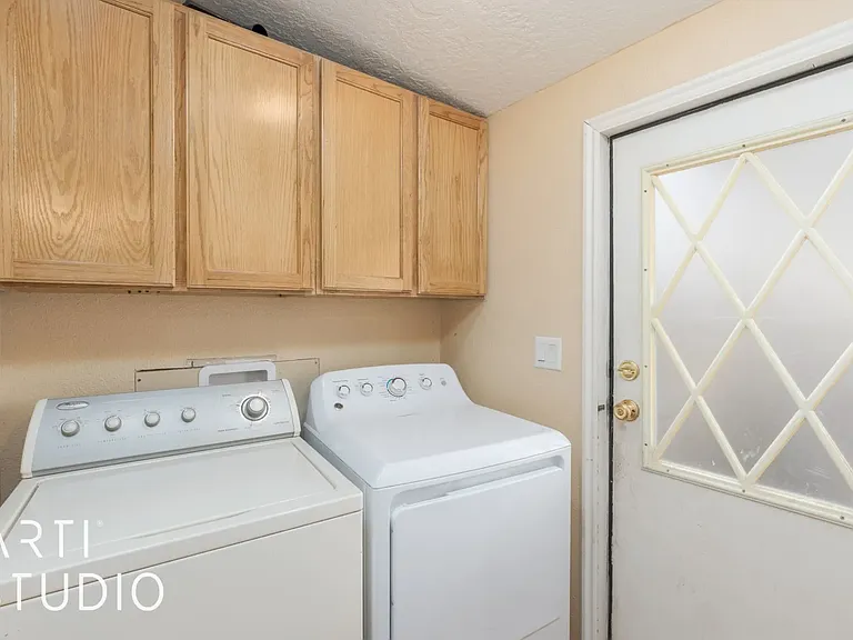 340 E Telegraph St — Photo 12