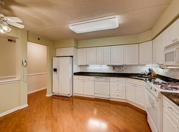 4th image of 730 Creekside Dr Unit 406
