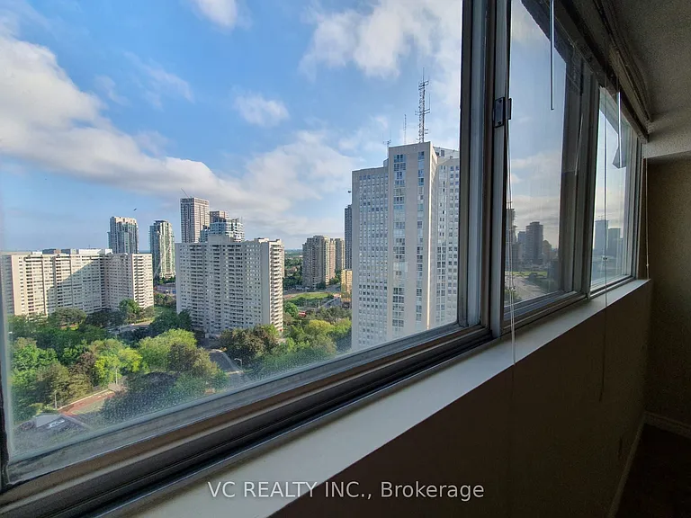 3700 Kaneff Cres #2305 — Photo 1