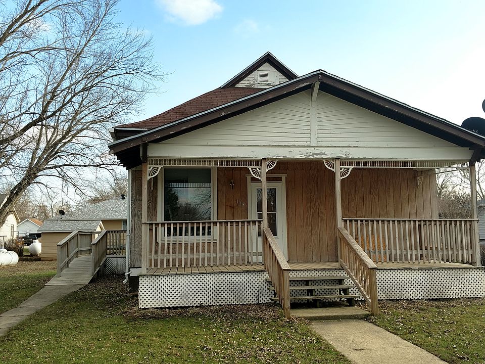 2nd image of 104 E Brady St
