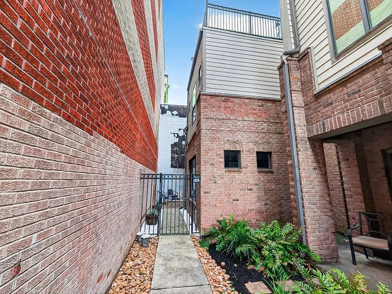 Rusk St — Photo 8