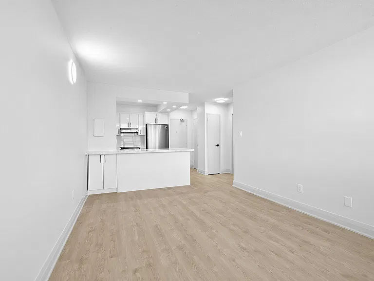 225 Davisville Ave — Photo 24