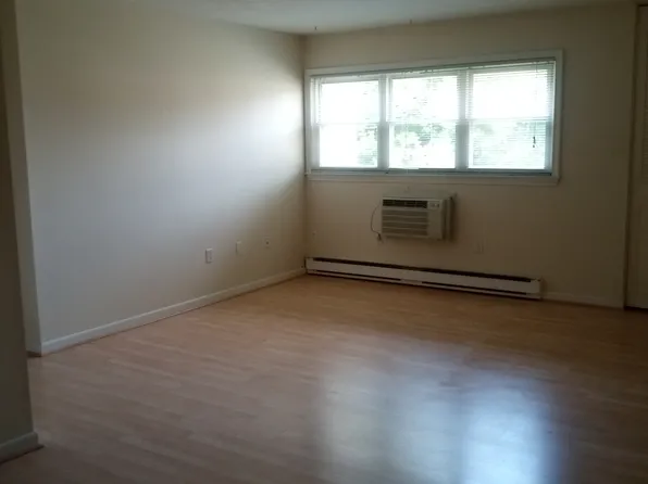 28 Thompson Rd #6E, Manchester, CT 06040