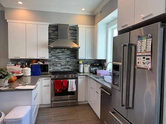 3rd image of 727 Chenery St