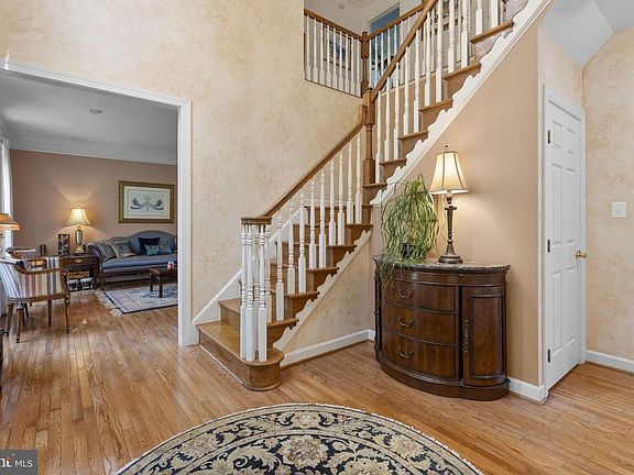 5th image of 805 Lindsey Manor Ln