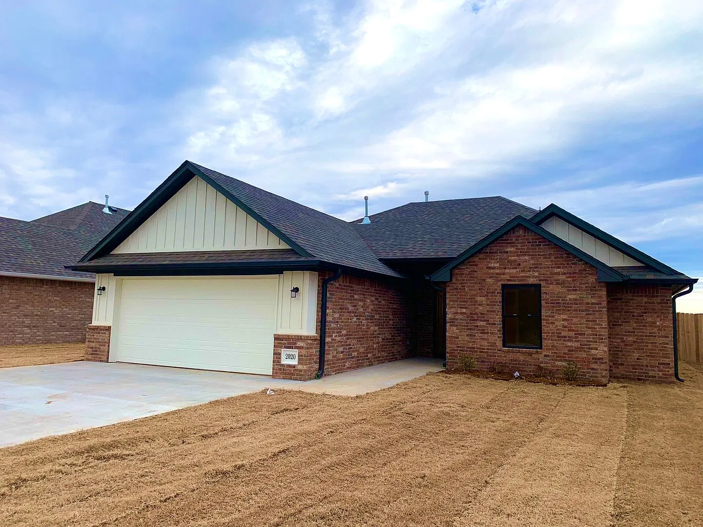 114.6 - 2020 N. Grandview - — Photo 1