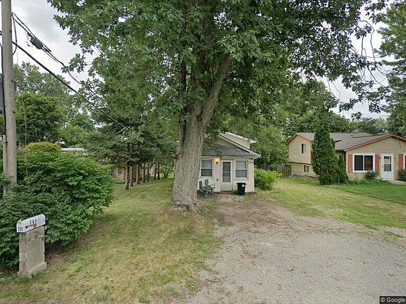 2nd image of 701 S Winding Dr