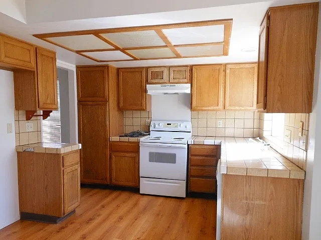 3 bed, 3.0 bath, 1868 sqft, $2,425 — Photo 4